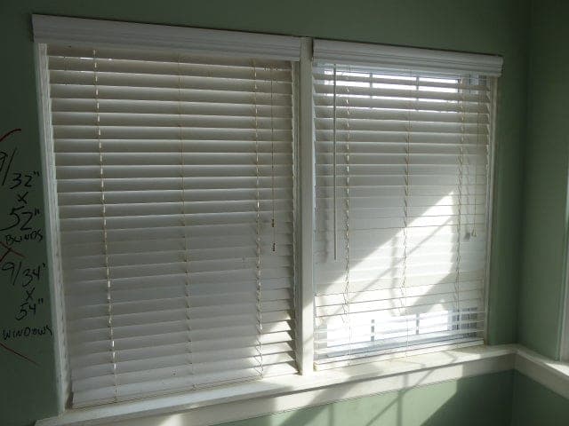 32" Plastic Blinds