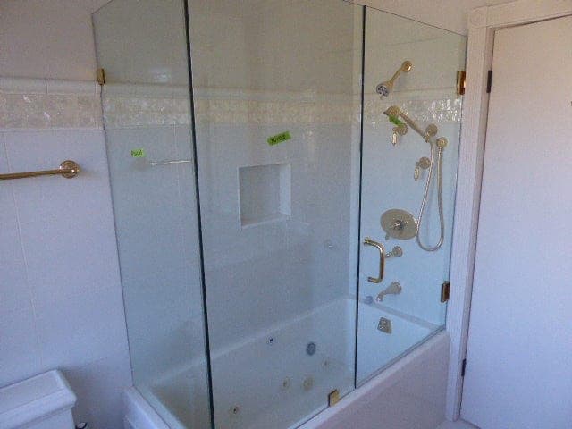 Tempered Glass Tub Shower Surround
